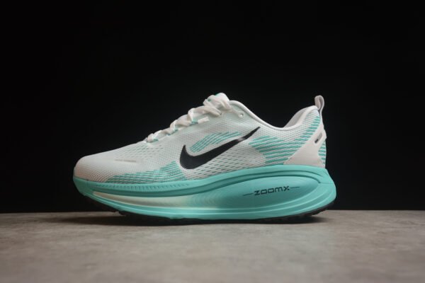 Nike VOMERO 18
