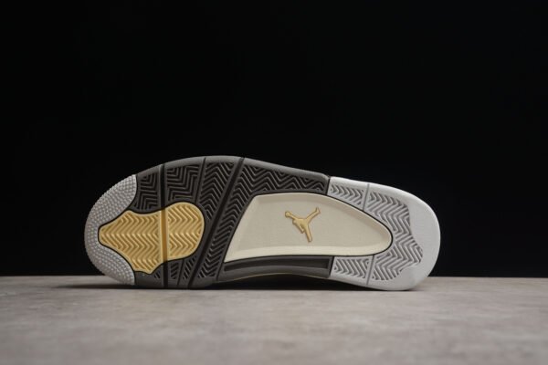 AIR JORDAN RETRO 4 - Image 4