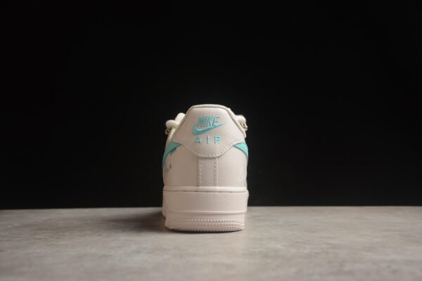 Nike Air Force 1 - Image 4