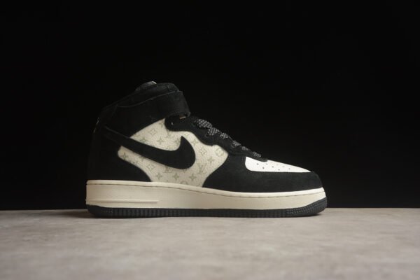 Louis Vuitton X Nike - Image 2