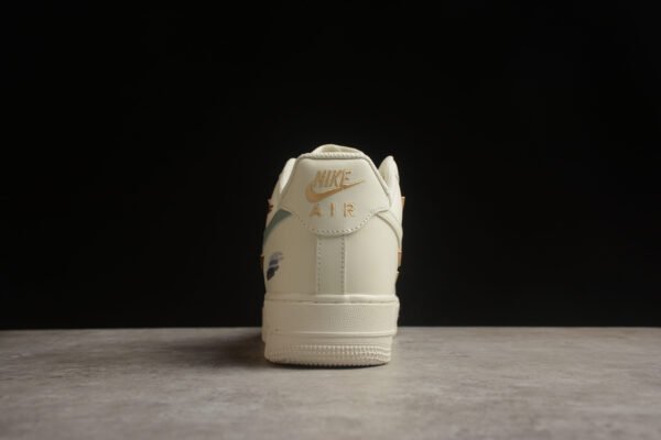 Nike Air Force 1 - Image 4