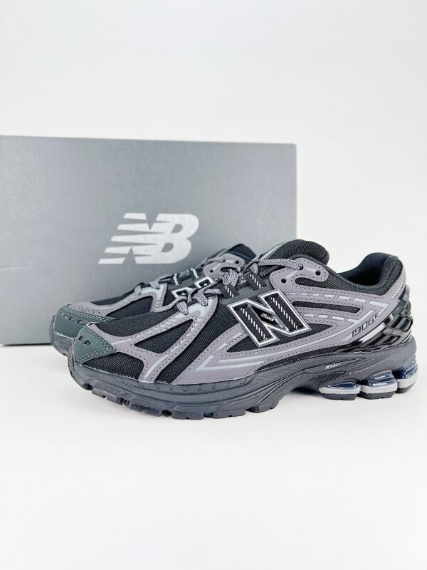 New Balance M1906R