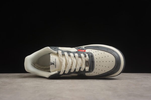 Louis Vuitton X Nike - Image 4