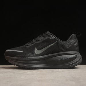 Nike VOMERO 18