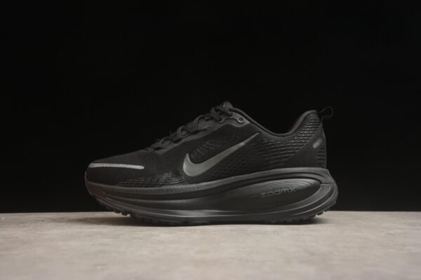 Nike VOMERO 18