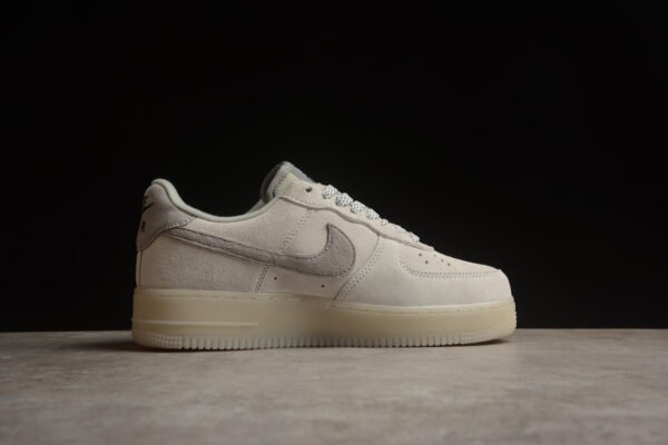Nike Air Force 1 - Image 4