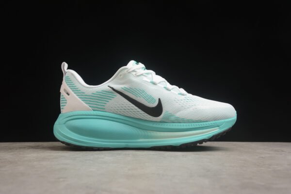 Nike VOMERO 18 - Image 3