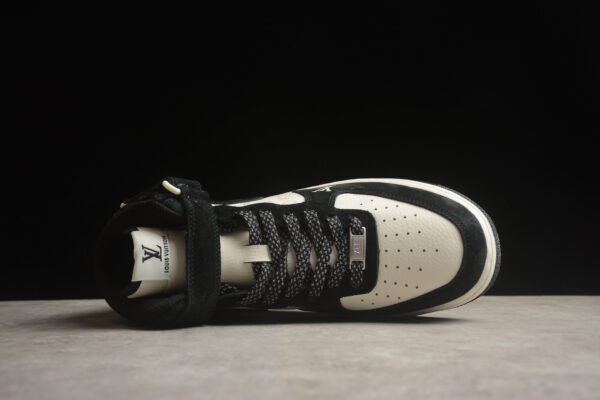 Louis Vuitton X Nike - Image 3