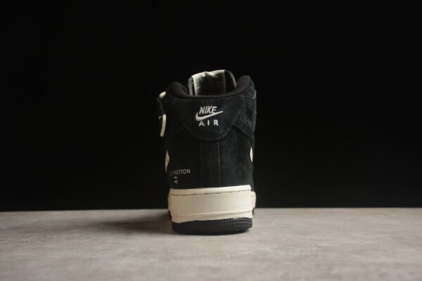 Louis Vuitton X Nike - Image 4