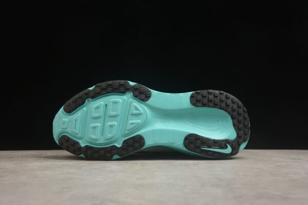 Nike VOMERO 18 - Image 5