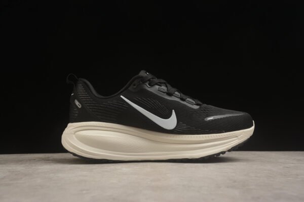 Nike VOMERO 18 - Image 3