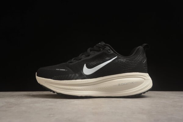 Nike VOMERO 18